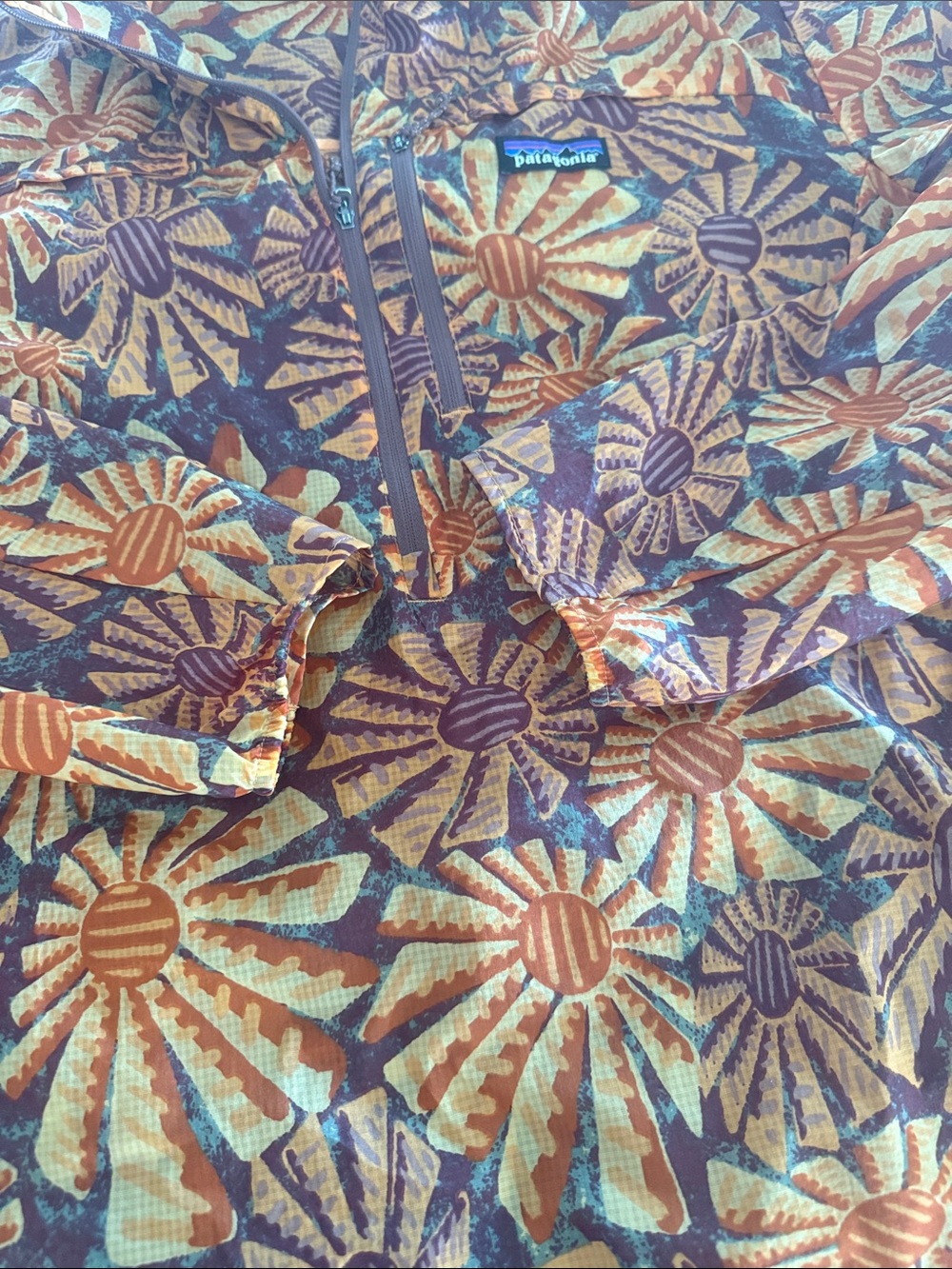 woman’s Patagonia size, large sunflower windbreaker - Picture 4 of 5
